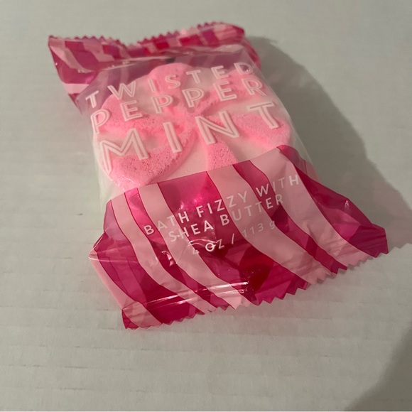 Bath & Body Works Twisted Peppermint Bath Fizzy - Pink and White New - Picture 2 of 5